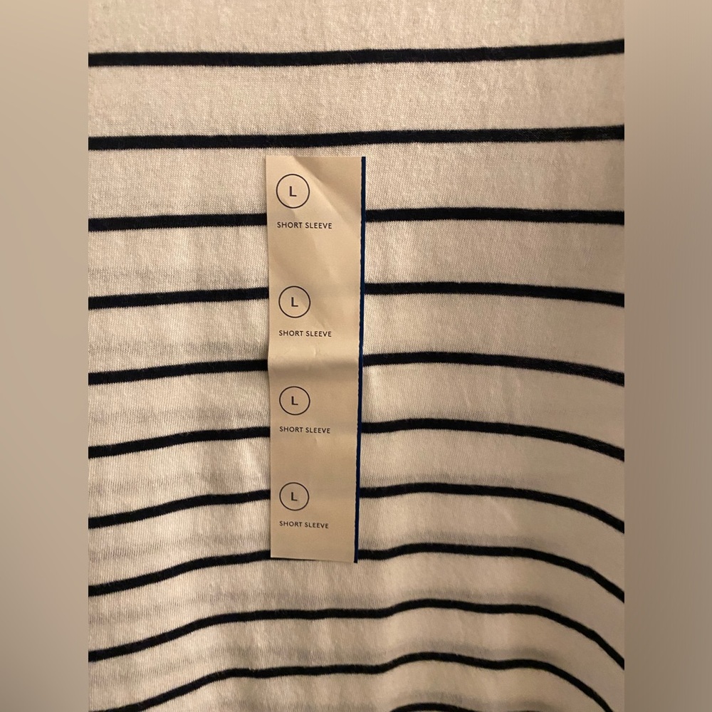 🟢 Clearance- NWT Universal Tread ladies top size L • - Picture 3 of 4
